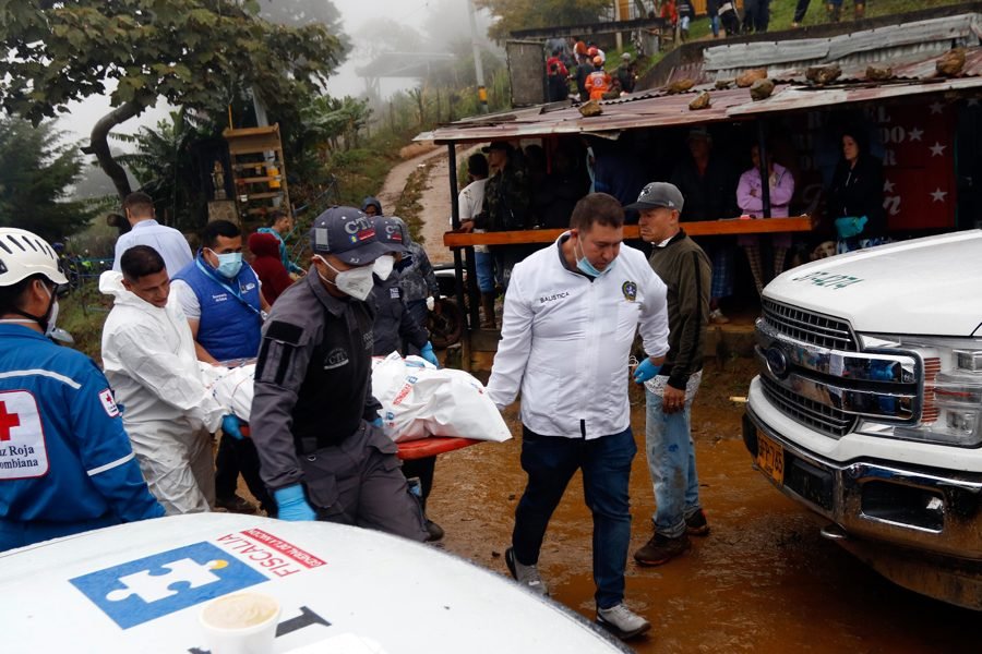 Ascienden a diez los fallecidos por una riada en la ciudad colombiana de Bello