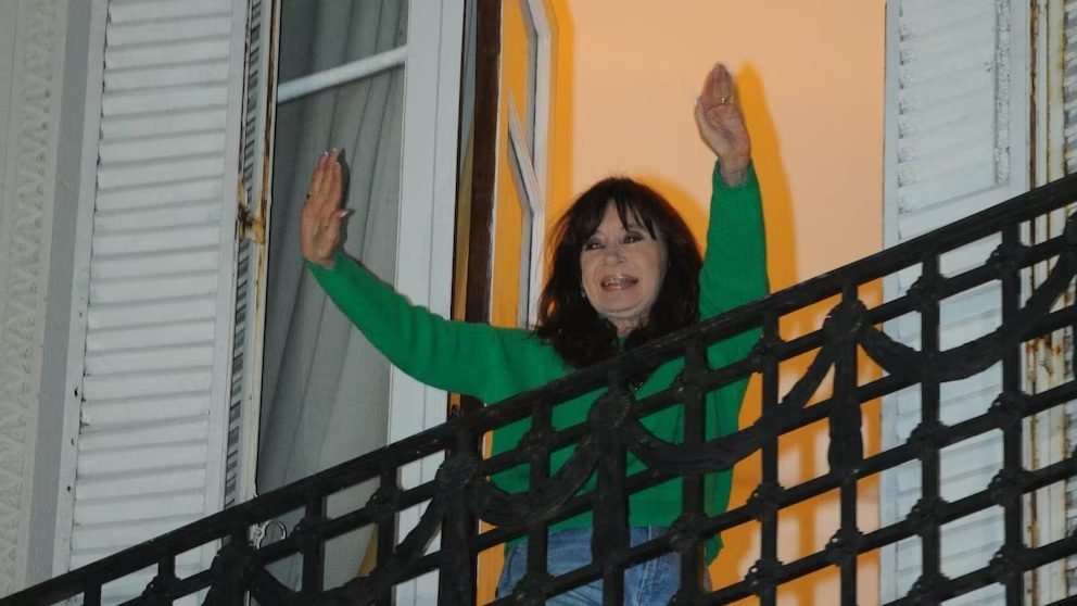Cristina Fernández presentó lista de personas que podrán visitarla, pero "sin restricciones"
