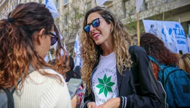 Detenida funcionaria argentina acusada de lanzar excremento a casa de diputado de Milei