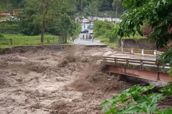 Fedecámaras reporta daños en sector comercial de Mérida por desbordamiento de ríos