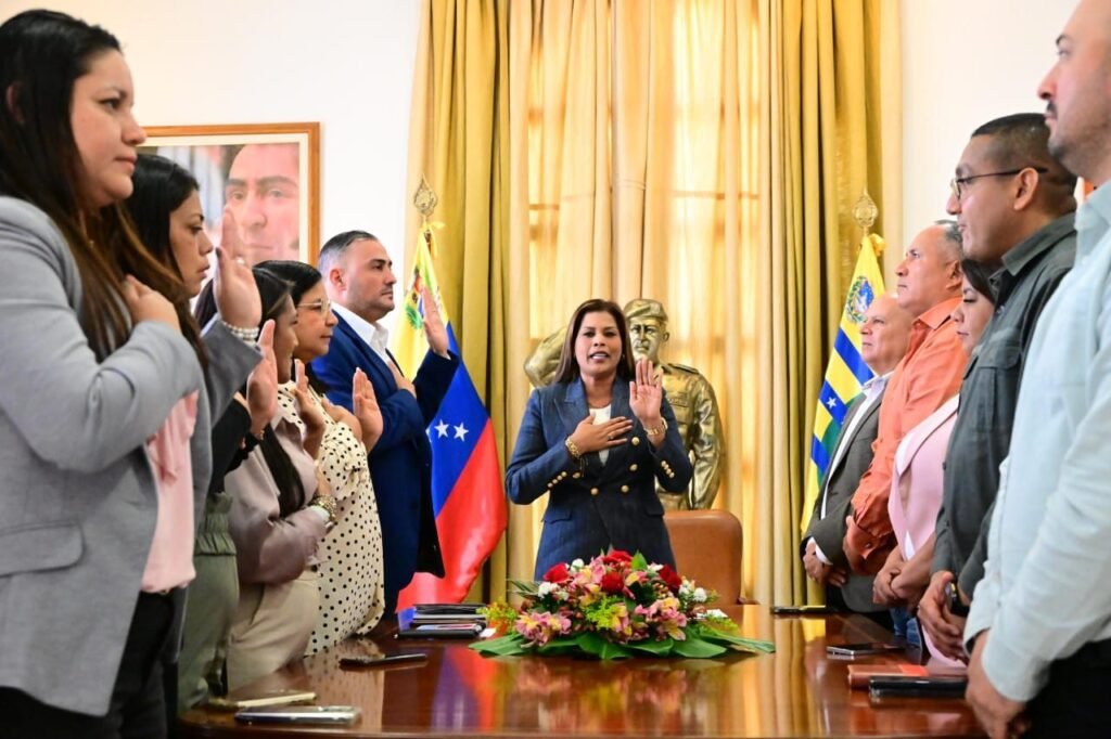 Juramentan a nuevo tren ejecutivo de la Gobernación del estado Bolívar