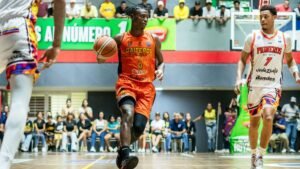 Pioneros vence 81-76 a Gaiteros en Maracaibo y aprieta la lucha por la final