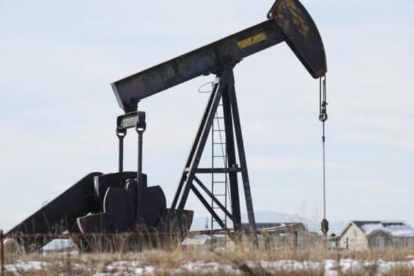 Precios del petróleo sacudidos por declaraciones de Trump sobre Irán