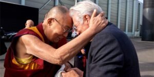 Richard Gere se une al dalái lama en la India para la semana clave de la sucesión tibetana