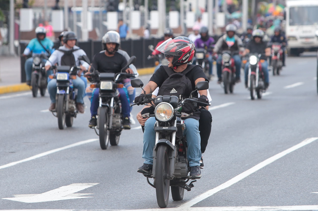 Venezuela en dos ruedas: la venta de motos anda en caballito