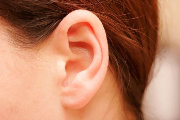 ¿Cómo deben limpiarse los oídos? Lo que hay que evitar