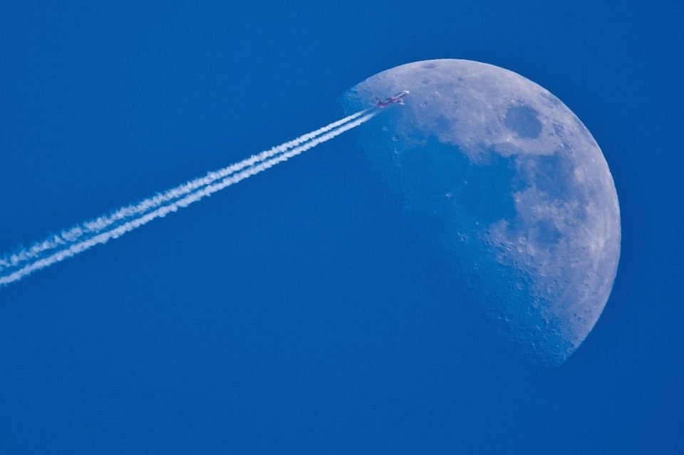 ¿Son contaminantes las estelas de los aviones?