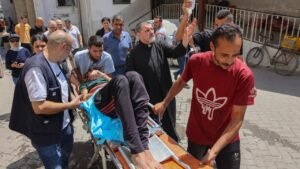 Al menos 4 muertos y 7 heridos en ataque israelí a la única iglesia católica de Gaza