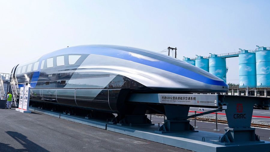Así es el tren chino futurista más rápido del mundo que "vuela" sobre la vía