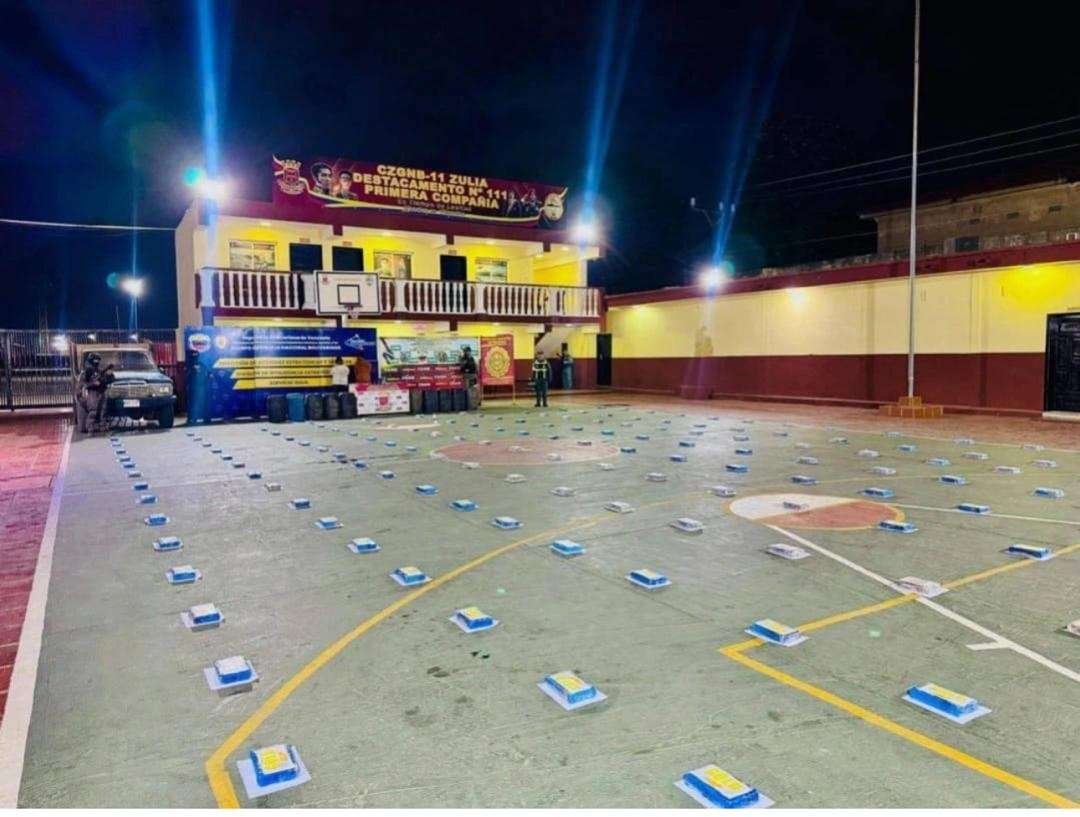 Atraparon a dos hombres que ocultaban 164 panelas de cocaína