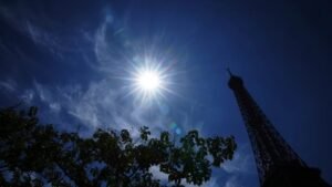 Batalla de temperaturas máximas en Europa y cierre parcial de Torre Eiffel estrenan julio