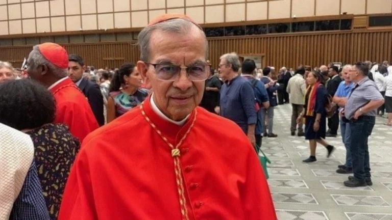 Cardenal salvadoreño exigió a Bukele información sobre los 252 venezolanos presos en Cecot
