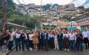 Darwin González llamó a lograr la "unidad absoluta" al ser proclamado como alcalde en Baruta