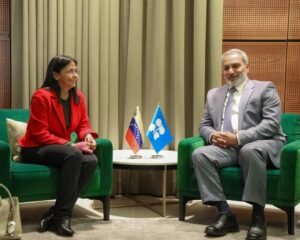 Delcy Rodríguez llegó a Viena para participar en noveno Seminario de la OPEP