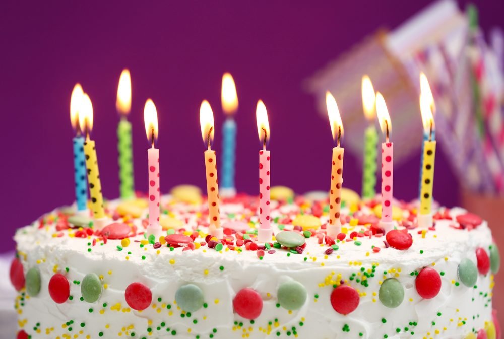 El origen de las velas en las tortas de cumpleaños