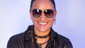 Elvis Crespo sana con música y cocina en su año más transformador