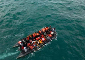 Francia rescata a 94 migrantes en 24 horas que trataban de atravesar el canal de la Mancha