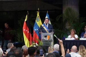 Gustavo Duque prometió a los vecinos de Chacao trabajar día y noche por su felicidad