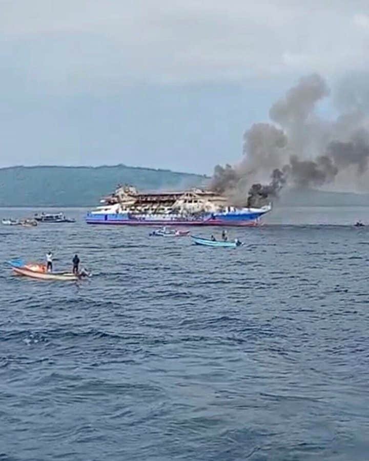 Incendio en un barco provoca la evacuación de cientos de pasajeros en Indonesia