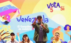 Jorge Rodríguez tildó de "rata" a Bukele por mantener a 252 venezolanos presos en el Cecot