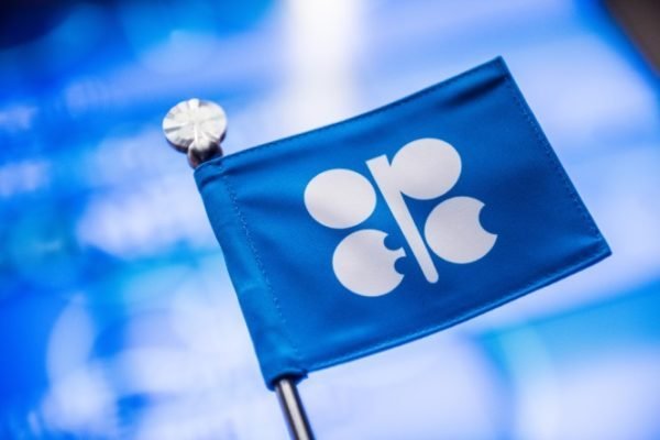 La OPEP+ decide aumentar la producción petrolera en 548.000 barriles diarios de crudo
