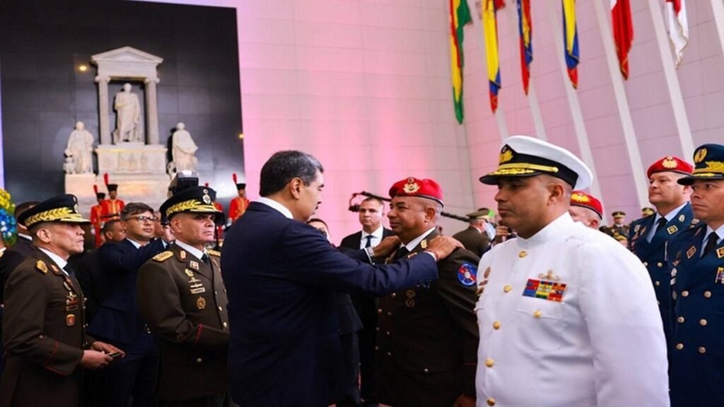 Maduro otorga ascensos a Generales, Almirantes y Oficiales de la FANB
