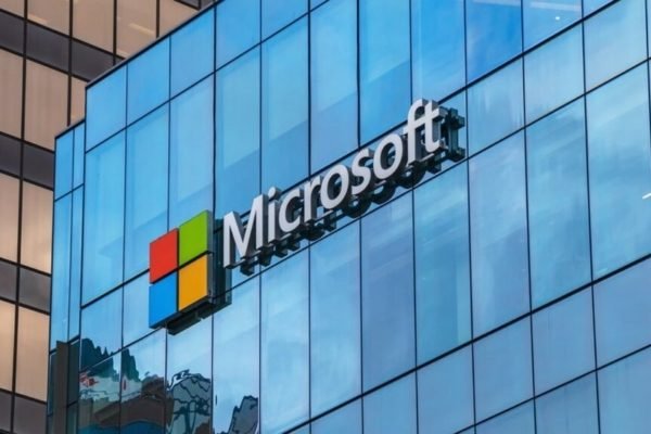 Microsoft cierra ejercicio con un beneficio de 101.832 millones de dólares, un 15% más