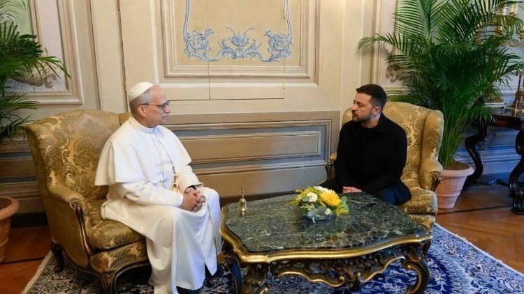 Papa León XIV se reunió con Zelensky y reiteró su disponibilidad para negociar en el Vaticano