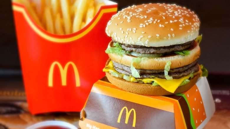 Qué revelan los precios de una hamburguesa sobre las monedas latinoamericanas