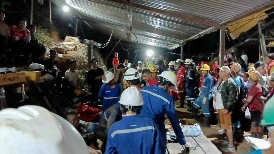Rescatan con vida a los 18 mineros que habían quedado atrapados en una mina en Colombia