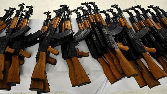 Rusia construyó una fábrica de munición para fusiles Kaláshnikov en Venezuela