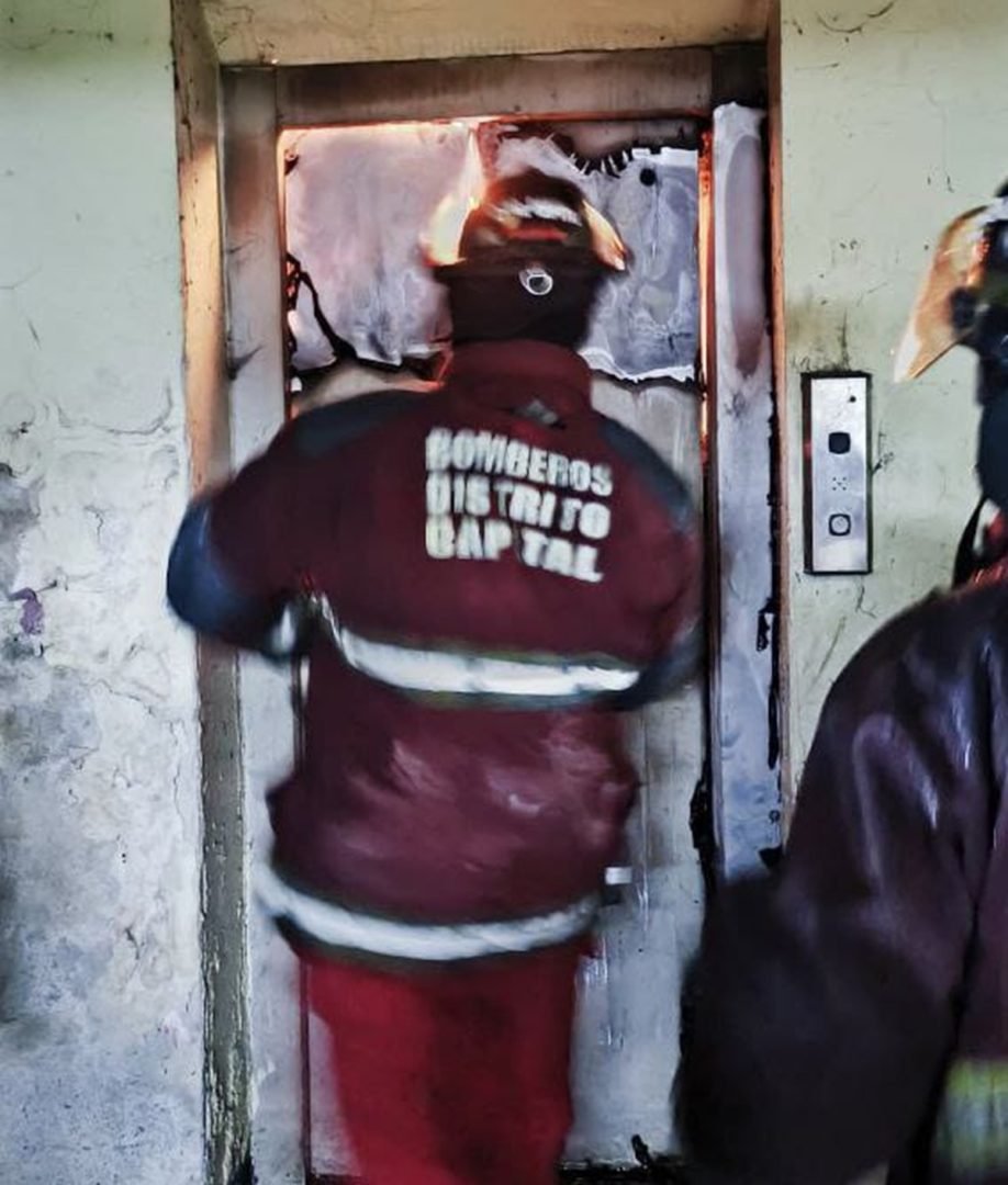 Se incendió edificio de 5 pisos en Santa Rosalía: no hay lesionados ni fallecidos