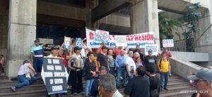 Trabajadores manifestaron frente a la Defensoría del Pueblo contra la "represión" y violaciones a la libertad de expresión