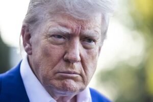 Trump firma un memorando para endurecer la política estadounidense en Cuba