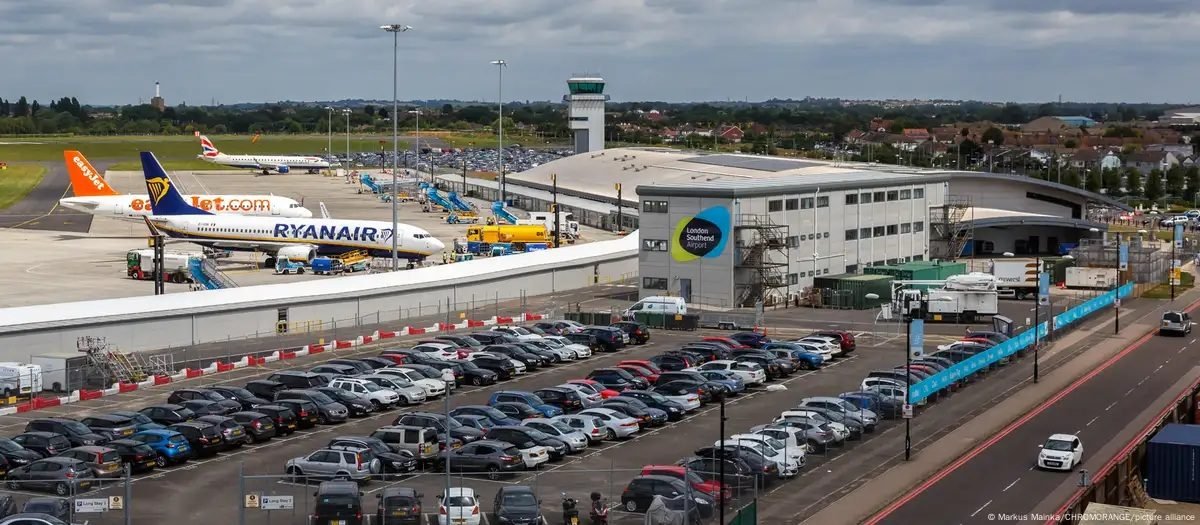 Un pequeño avión se estrella tras su despegue en Londres
