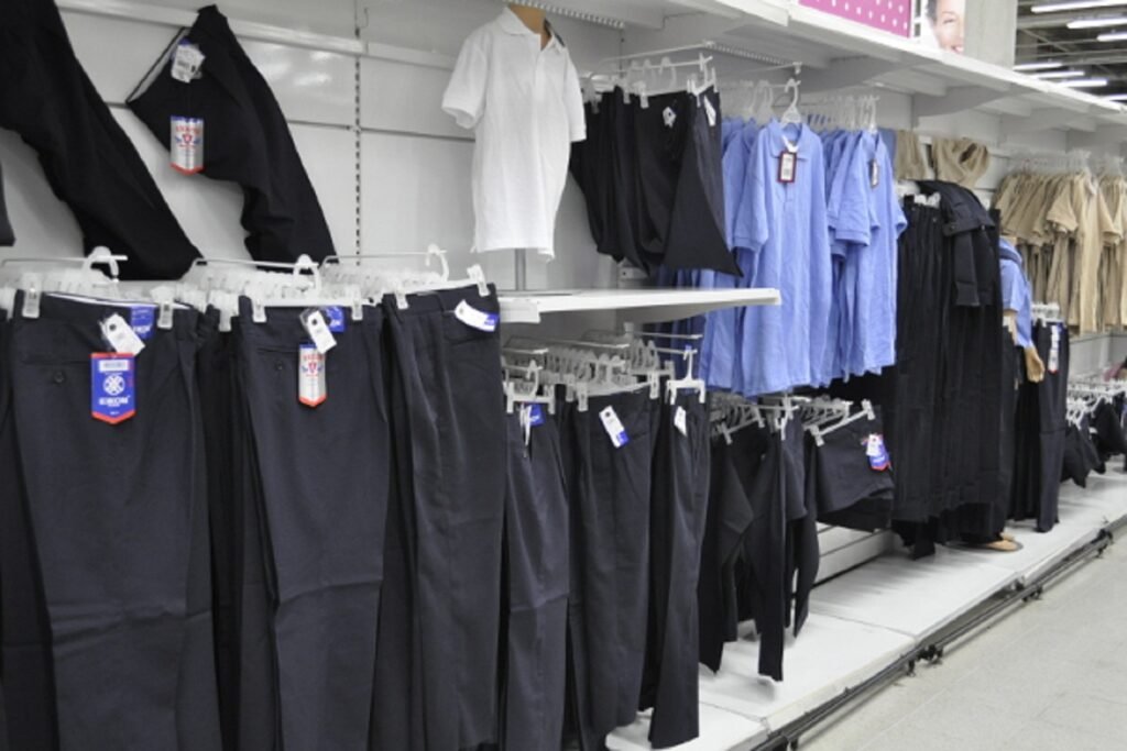 Venta de uniformes nacionales en Venezuela ha disminuido más del 60 %, reporta Cavediv