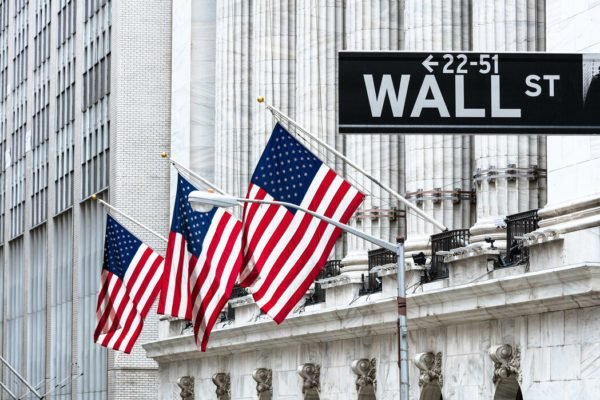 Wall Street cierra al alza tras acuerdo comercial entre Vietnam y EEUU