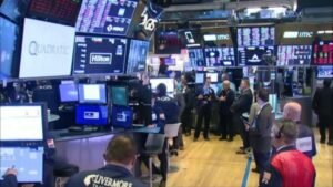 Wall Street cierra en verde pese a los aranceles de EE.UU. a México y a la Unión Europea