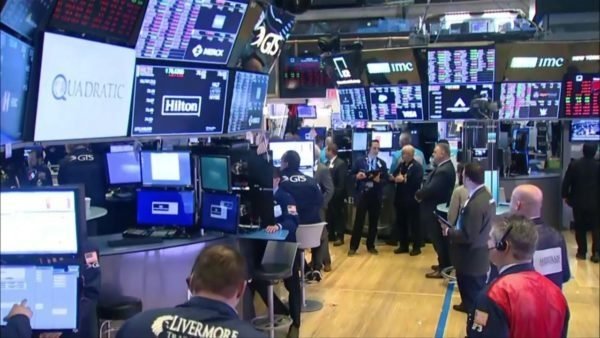 Wall Street cierra en verde pese a los aranceles de EE.UU. a México y a la Unión Europea