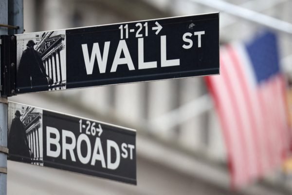 Wall Street cierra en verde tras el anuncio de reanudación de diálogo entre EEUU y Canadá