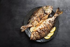 ¿Por qué le echamos limón al pescado?