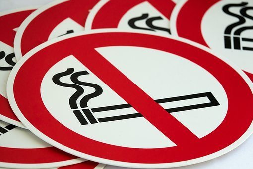 ¿Quién inventó la ley antitabaco?