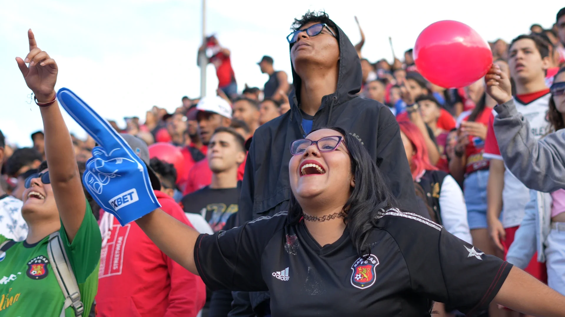 1xBet organizó una fiesta para aficionados durante el partido Caracas vs Deportivo Táchira