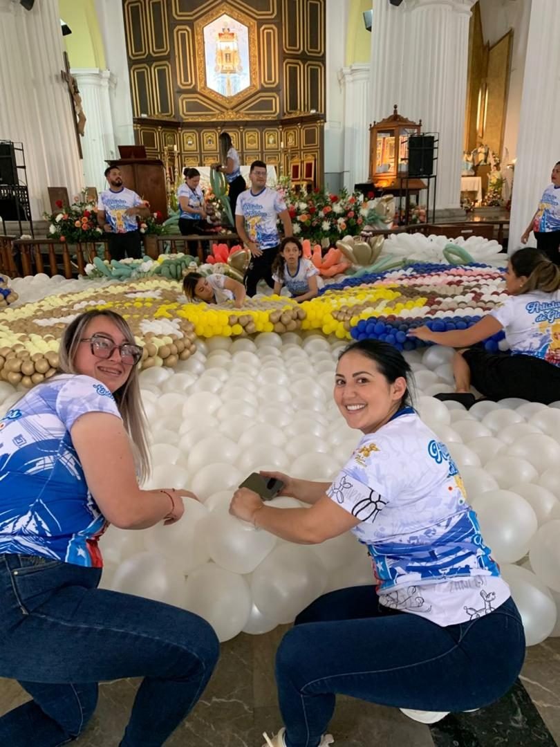 Más de 27 mil globos y 20 artistas se unen para honrar a la Virgen de la Consolación