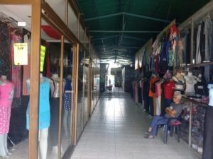 Mercado de Las Pulgas en Barquisimeto trabaja a "media máquina" por fallas en infraestructura y vialidad
