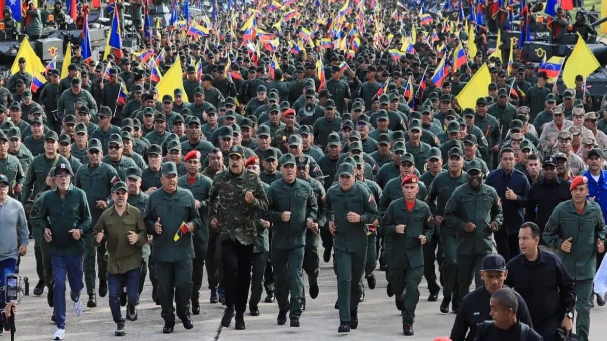Venezuela anuncia el despliegue de 15.000 efectivos en estados fronterizos con Colombia
