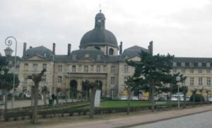 la encuentran en psiquiátrico de París