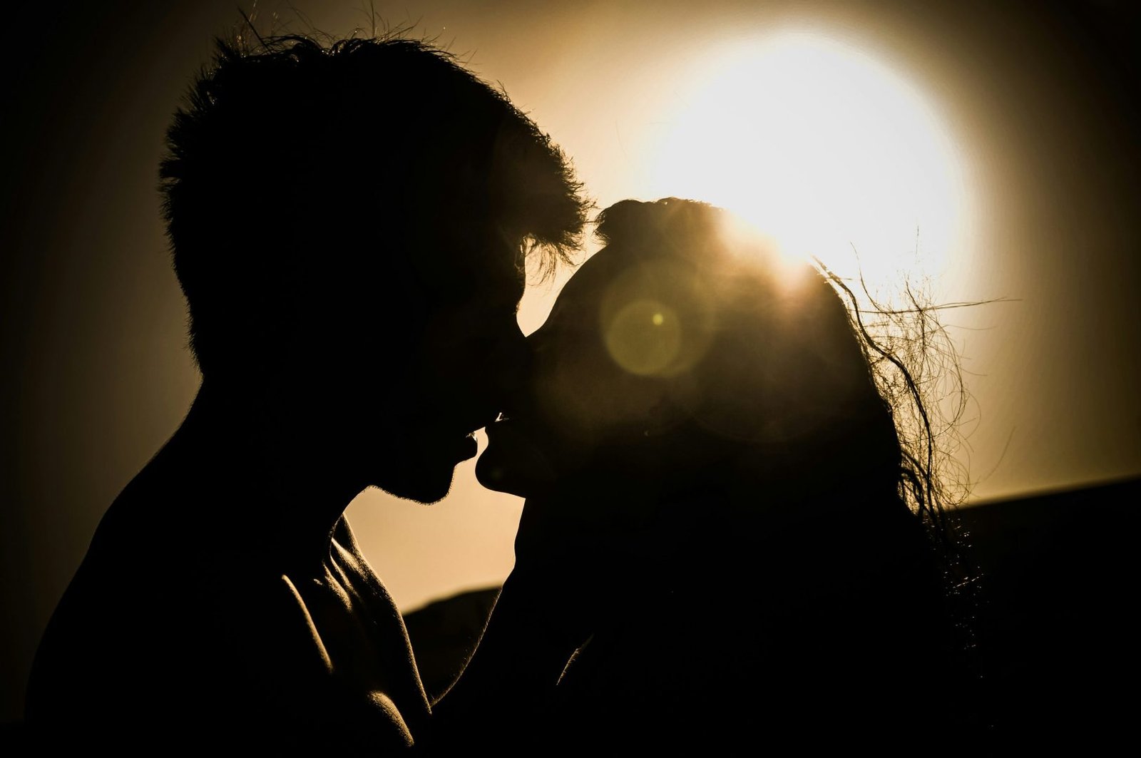¡Los besos, aliados del corazón!  'Las parejas que se besan tienen menos colesterol'