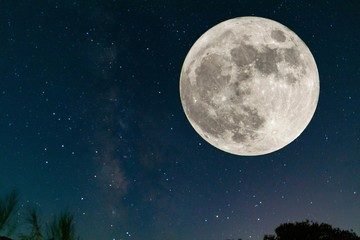 ¿La Luna tiene dueño?