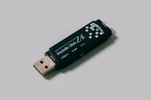¿Quién inventó la memoria USB?